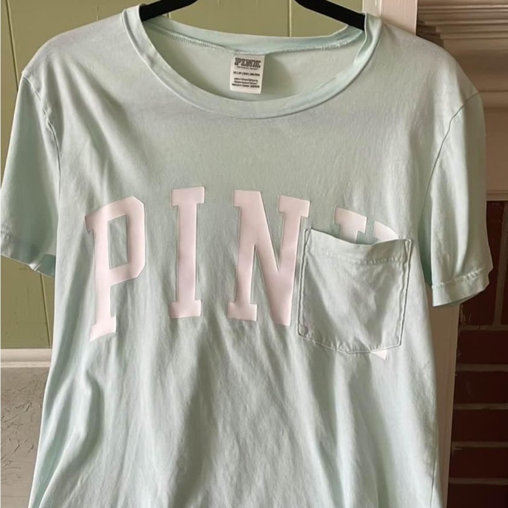 blue VS Pink shirt